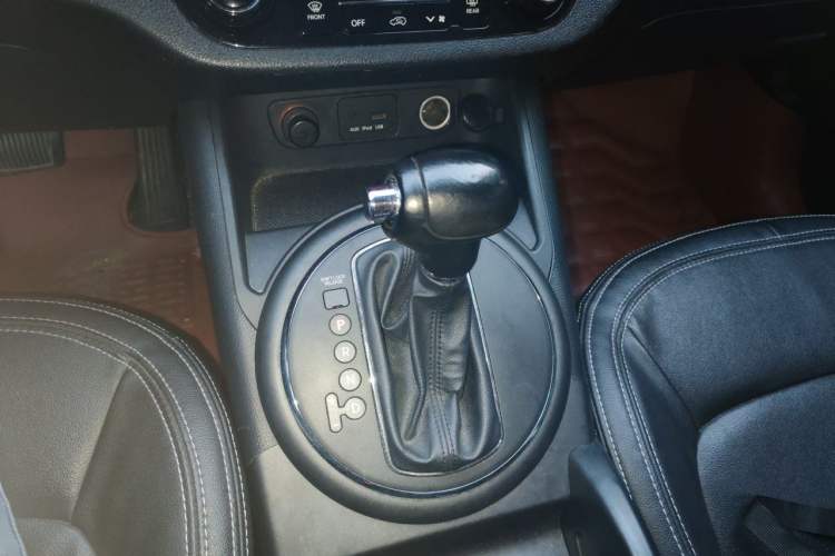 Used Kia Sportage R 2012 2.0L Automatic Two-Wheel Drive GLS Gear Lever