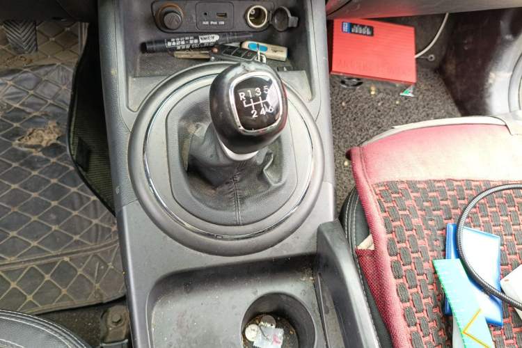 Used Kia Sportage R 2012 2.0L Manual Two-Wheel Drive GL Trim Gear Lever