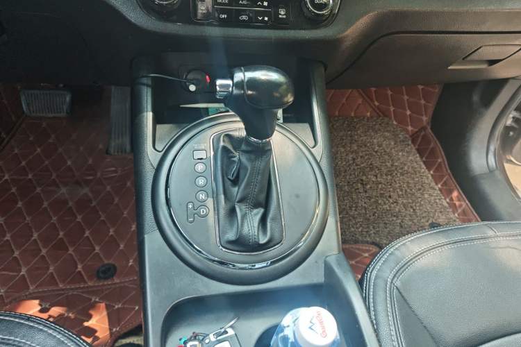Used Kia Sportage R 2012 2.0L Automatic Two-Wheel Drive GLS Gear Lever