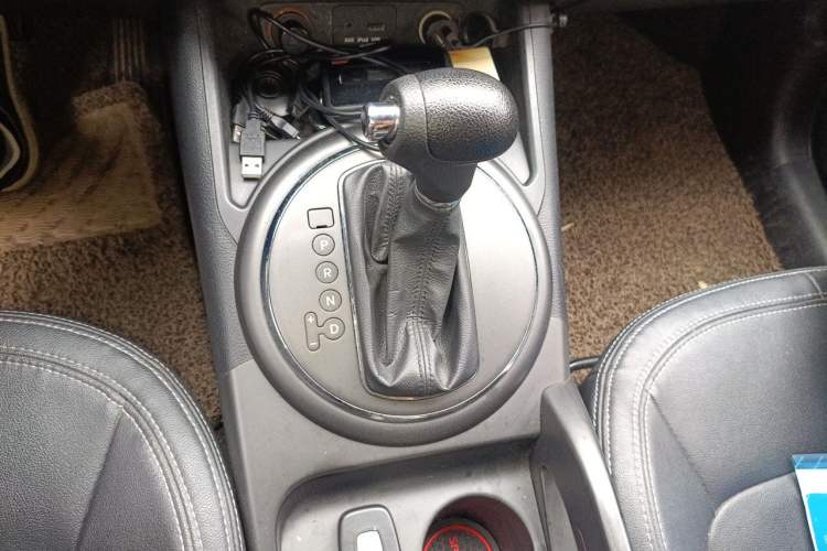 Used Kia Sportage R 2012 2.0L Automatic Two-Wheel Drive GLS Gear Lever