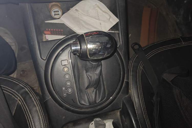 Used Kia Sportage R 2012 2.0L Automatic Two-Wheel Drive GLS Gear Lever
