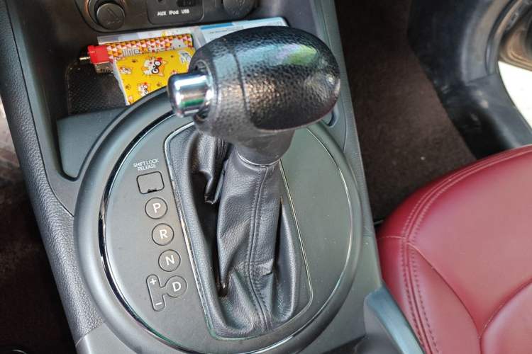 Used Kia Sportage R 2012 2.0L Automatic Two-Wheel Drive GL Trim Gear Lever