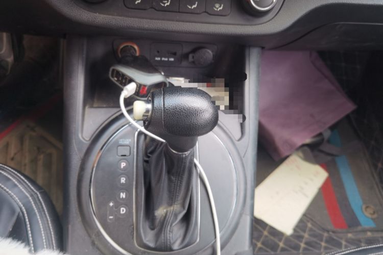 Used Kia Sportage R 2012 2.0L Automatic Two-Wheel Drive GL Trim Gear Lever