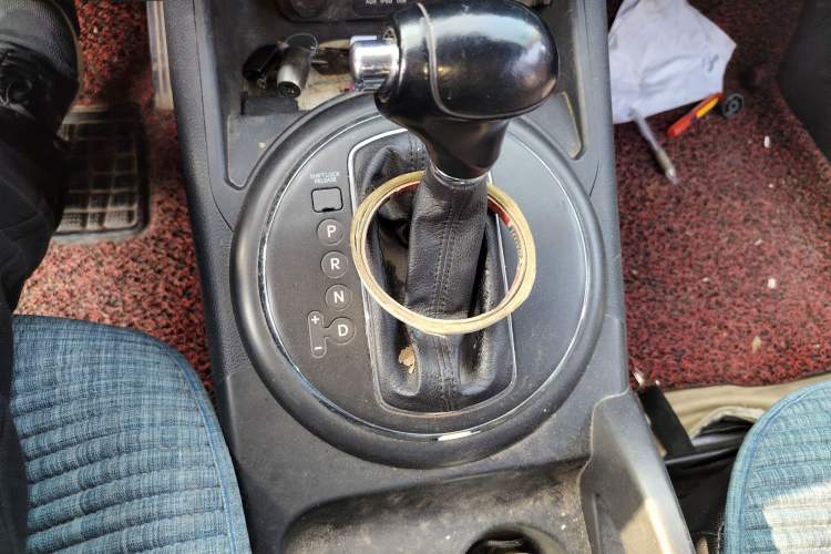 Used Kia Sportage R 2012 2.0L Automatic Two-Wheel Drive NAVI Gear Lever