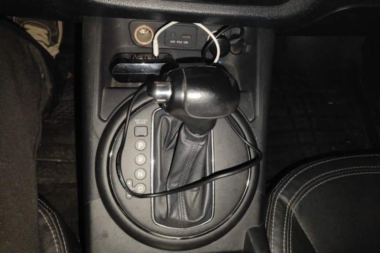 Used Kia Sportage R 2012 2.0L Automatic Two-Wheel Drive GLS Gear Lever