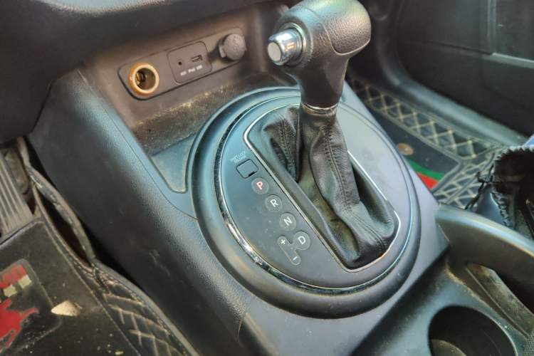 Used Kia Sportage R 2012 2.0L Automatic Two-Wheel Drive GL Trim Gear Lever