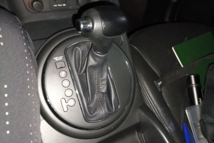 Used Kia Sportage R 2012 2.0L Automatic Two-Wheel Drive GL Trim Gear Lever