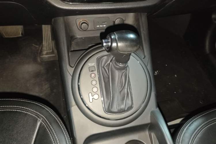 Used Kia Sportage R 2012 2.0L Automatic Two-Wheel Drive NAVI Gear Lever