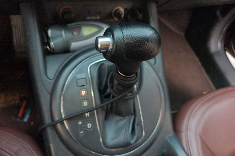 Used Kia Sportage R 2012 2.0L Automatic Two-Wheel Drive GL Trim Gear Lever