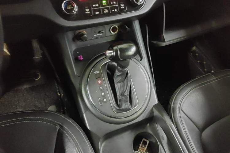 Used Kia Sportage R 2012 2.0L Automatic Two-Wheel Drive GLS Gear Lever