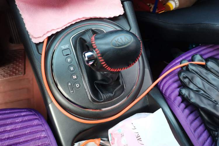 Used Kia Sportage R 2012 2.0L Automatic Two-Wheel Drive GLS Gear Lever