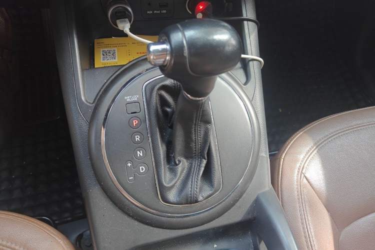 Used Kia Sportage R 2012 2.0L Automatic Two-Wheel Drive GLS Gear Lever