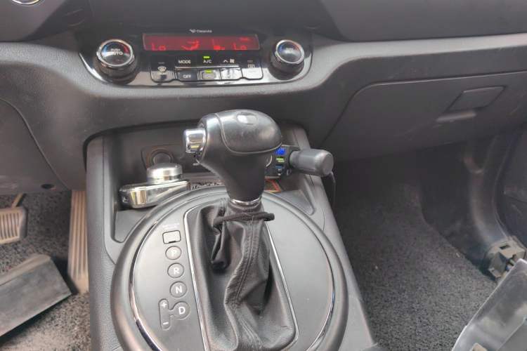 Used Kia Sportage R 2012 2.0L Automatic Two-Wheel Drive GLS Gear Lever