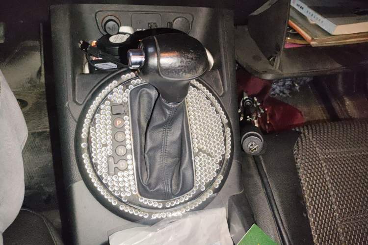 Used Kia Sportage R 2012 2.0L Automatic Two-Wheel Drive NAVI Gear Lever