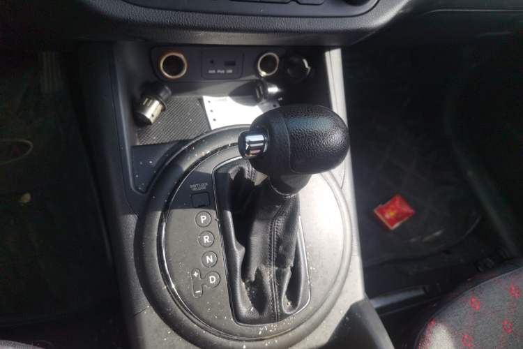 Used Kia Sportage R 2012 2.0L Automatic Two-Wheel Drive GL Trim Gear Lever