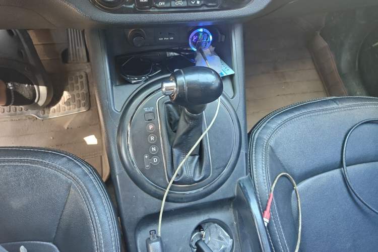 Used Kia Sportage R 2012 2.0L Automatic Two-Wheel Drive NAVI Gear Lever