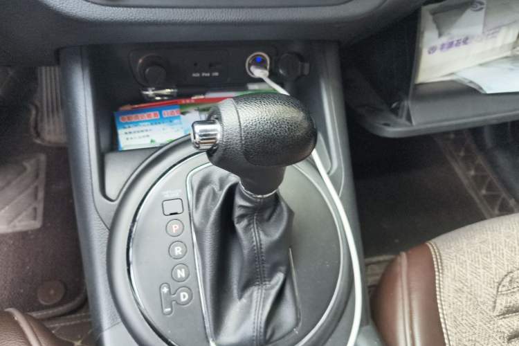 Used Kia Sportage R 2012 2.0L Automatic Two-Wheel Drive GL Trim Gear Lever