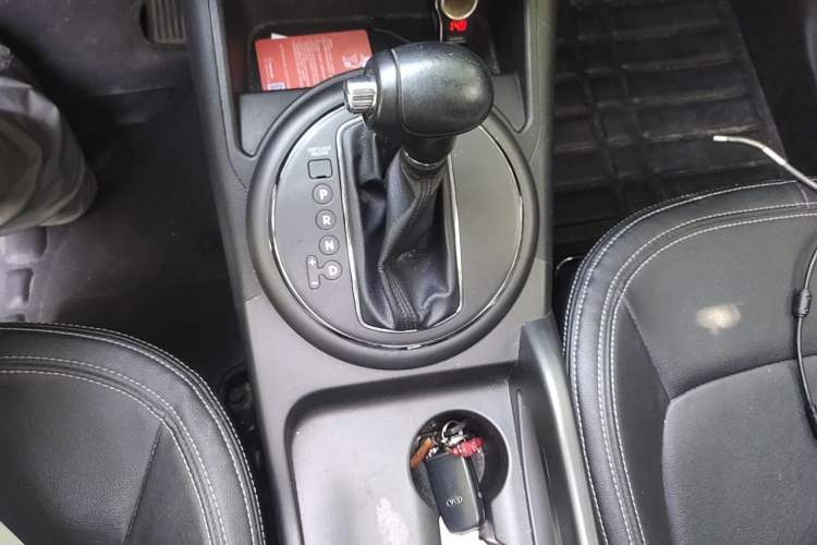 Used Kia Sportage R 2012 2.0L Automatic Two-Wheel Drive GLS Gear Lever
