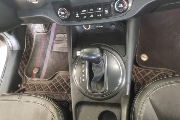 Used Kia Sportage R 2012 2.0L Automatic Two-Wheel Drive GLS Gear Lever