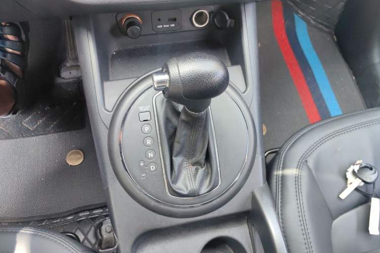 Used Kia Sportage R 2012 2.0L Automatic Two-Wheel Drive GL Trim Gear Lever
