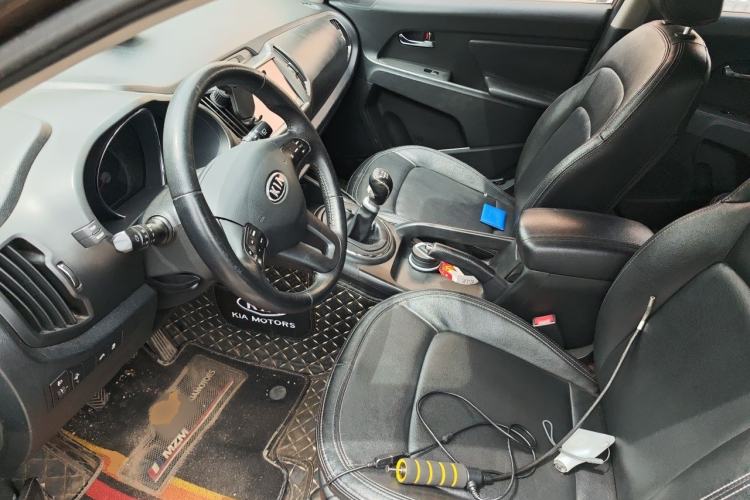 Used Kia Sportage R 2012 2.0L Manual Two-Wheel Drive GLS Left Front Seat