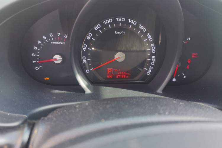 Used Kia Sportage R 2012 2.0L Automatic Two-Wheel Drive GL Trim Odometer Close Up
