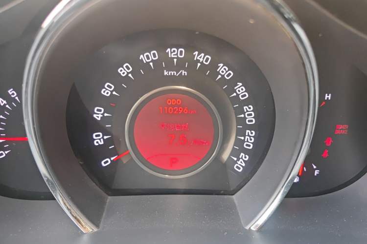 Used Kia Sportage R 2012 2.0L Automatic Two-Wheel Drive NAVI Odometer Close Up
