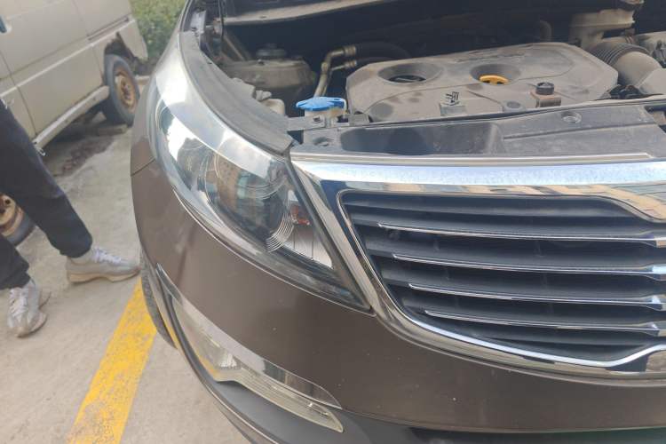 Used Kia Sportage R 2012 2.0L Automatic Two-Wheel Drive GLS Right Front Headlight