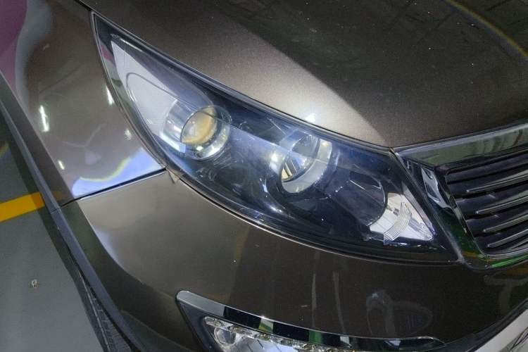 Used Kia Sportage R 2012 2.0L Automatic Two-Wheel Drive GLS Right Front Headlight