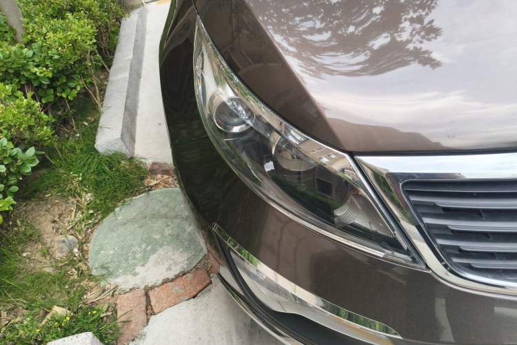 Used Kia Sportage R 2012 2.0L Automatic Two-Wheel Drive GL Trim Right Front Headlight