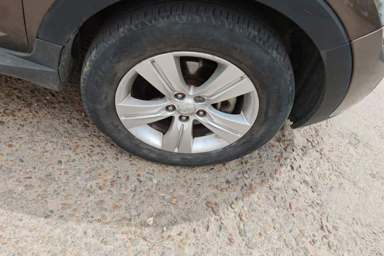 Used Kia Sportage R 2012 2.0L Manual Two-Wheel Drive GLS Right Front Wheel Hub
