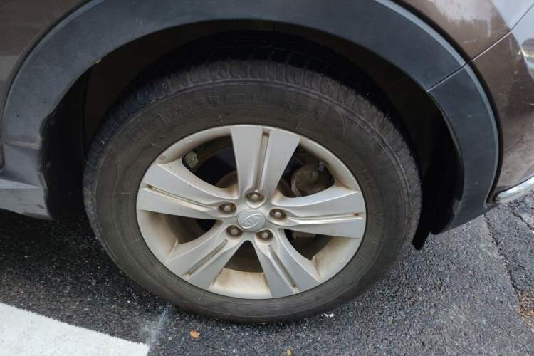Used Kia Sportage R 2012 2.0L Automatic Two-Wheel Drive GLS Right Front Wheel Hub