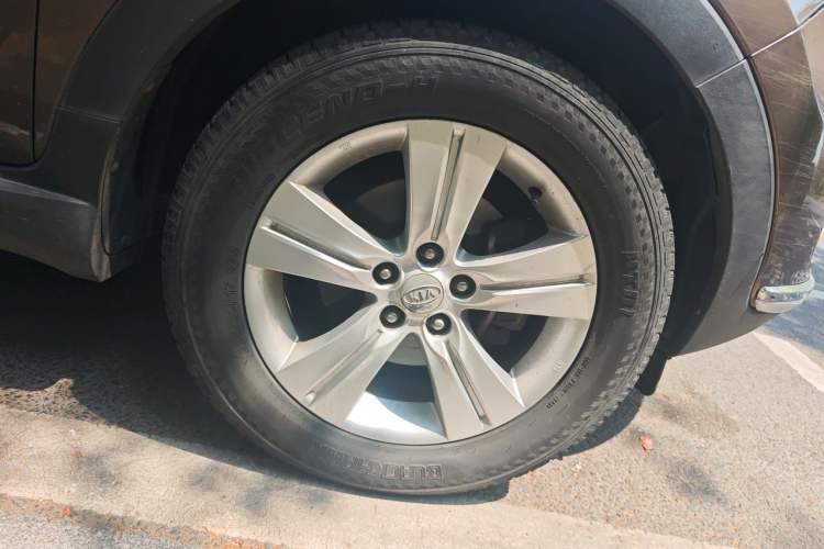 Used Kia Sportage R 2012 2.0L Automatic Two-Wheel Drive GLS Right Front Wheel Hub