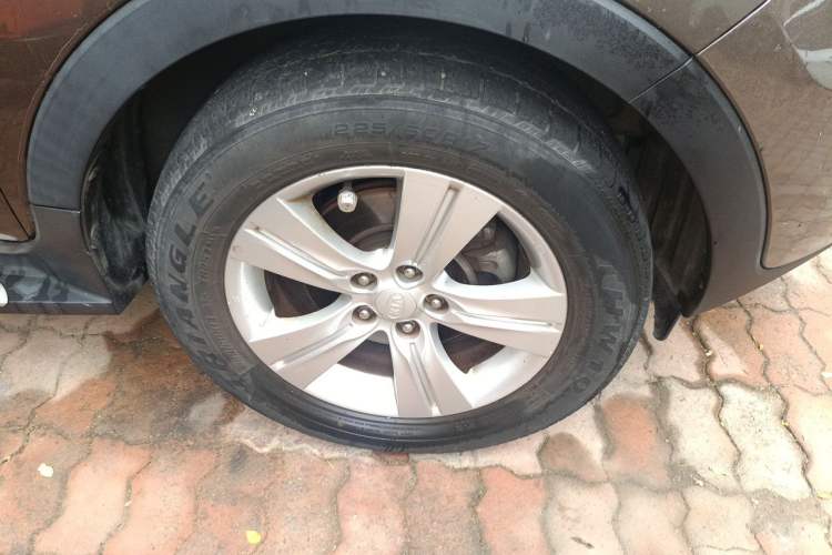 Used Kia Sportage R 2012 2.0L Automatic Two-Wheel Drive GLS Right Front Wheel Hub