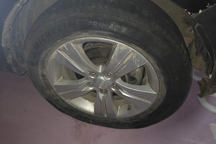 Used Kia Sportage R 2012 2.0L Automatic Two-Wheel Drive GLS Right Front Wheel Hub