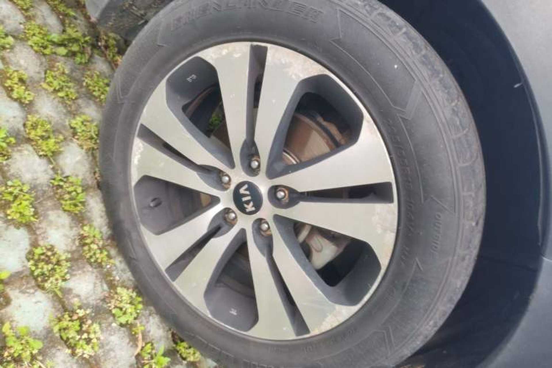 Used Kia Sportage R 2012 2.0L Automatic Two-Wheel Drive GLS Right Front Wheel Hub