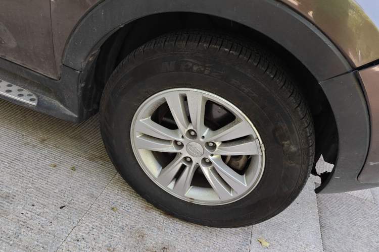 Used Kia Sportage R 2012 2.0L Automatic Two-Wheel Drive GL Trim Right Front Wheel Hub