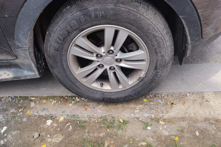 Used Kia Sportage R 2012 2.0L Automatic Two-Wheel Drive GL Trim Right Front Wheel Hub