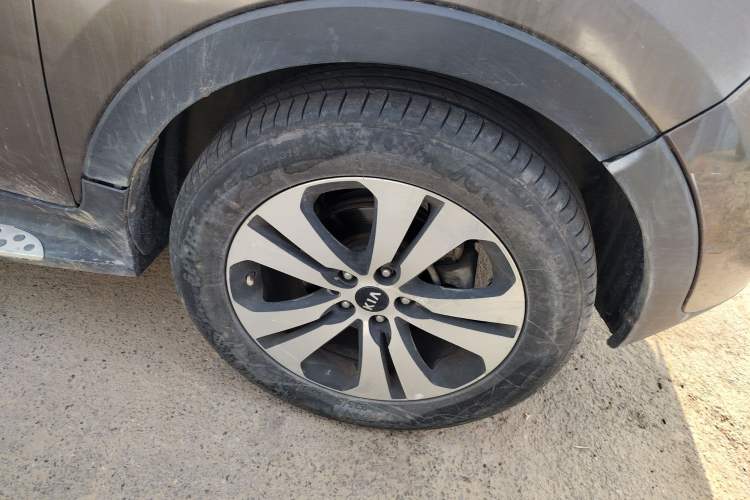 Used Kia Sportage R 2012 2.0L Automatic Two-Wheel Drive NAVI Right Front Wheel Hub