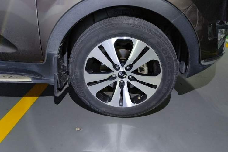 Used Kia Sportage R 2012 2.0L Automatic Two-Wheel Drive GLS Right Front Wheel Hub