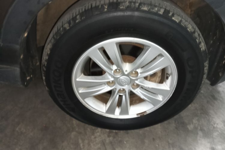 Used Kia Sportage R 2012 2.0L Automatic Two-Wheel Drive GL Trim Right Front Wheel Hub
