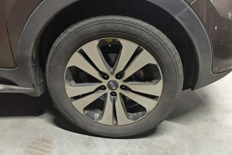 Used Kia Sportage R 2012 2.0L Automatic Two-Wheel Drive NAVI Right Front Wheel Hub
