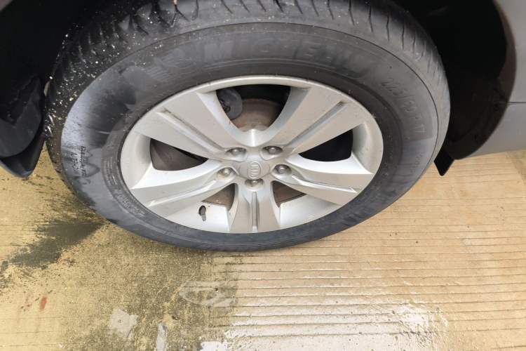 Used Kia Sportage R 2012 2.0L Automatic Two-Wheel Drive GLS Right Front Wheel Hub