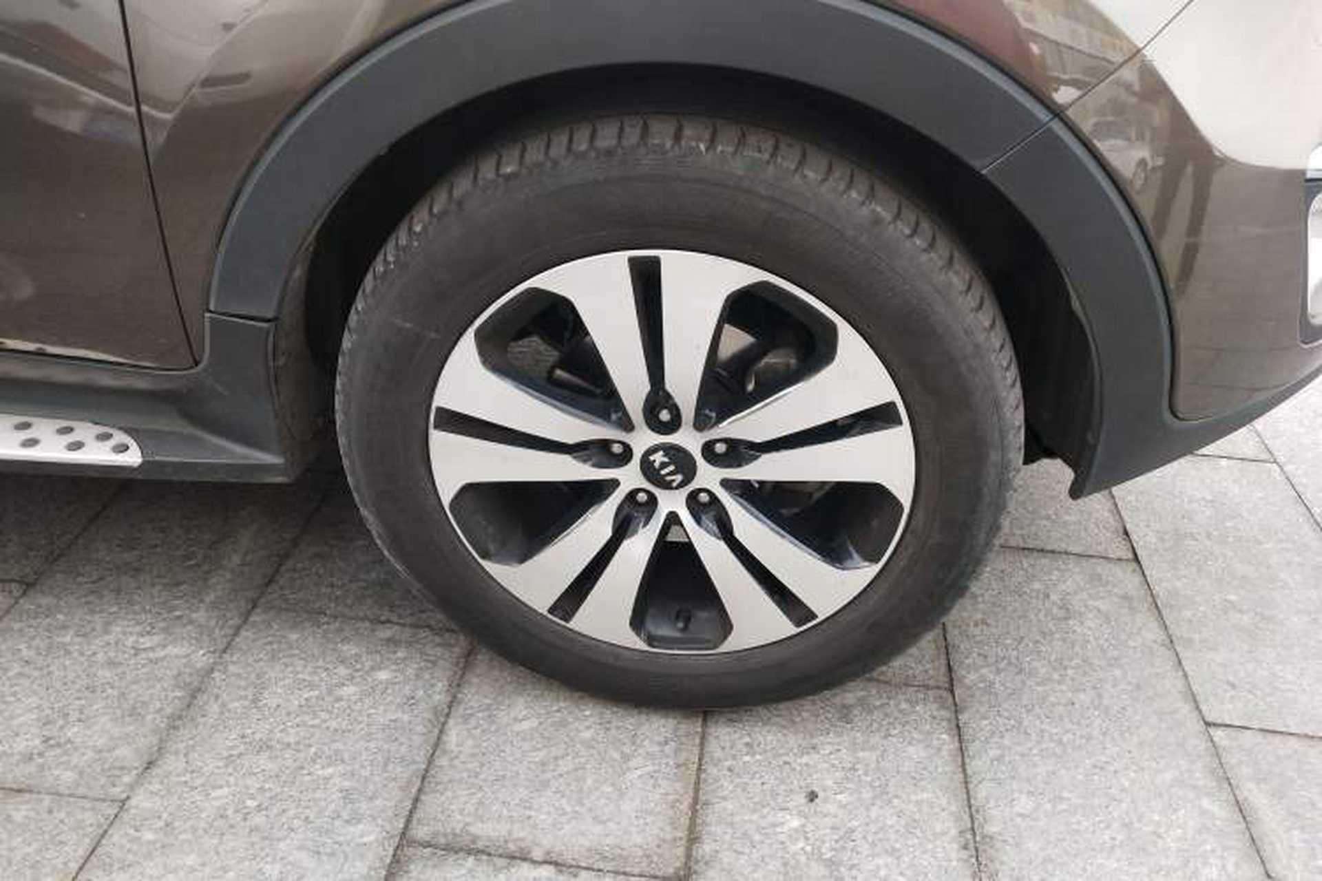 Used Kia Sportage R 2012 2.0L Automatic Two-Wheel Drive NAVI Right Front Wheel Hub