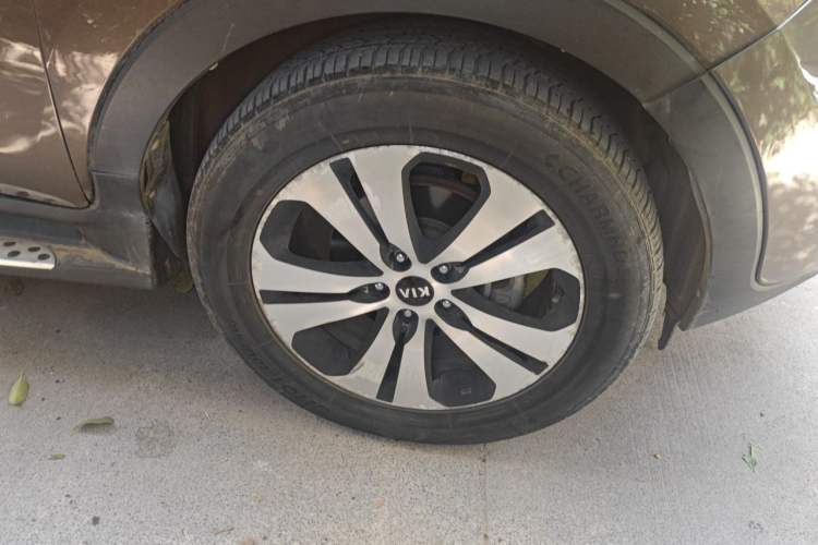 Used Kia Sportage R 2012 2.0L Automatic Two-Wheel Drive NAVI Right Front Wheel Hub