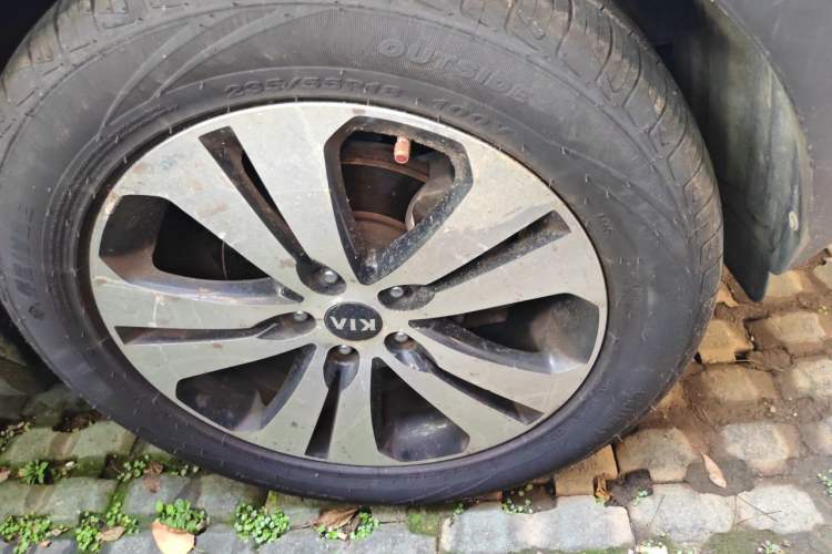 Used Kia Sportage R 2012 2.0L Automatic Two-Wheel Drive NAVI Right Front Wheel Hub