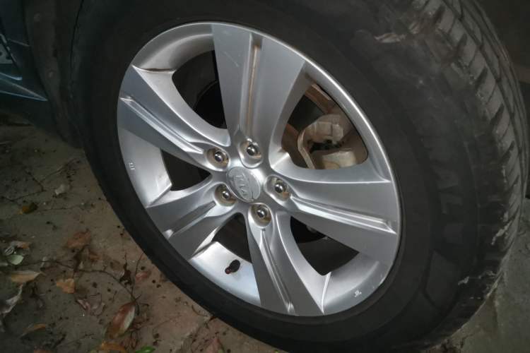 Used Kia Sportage R 2012 2.0L Automatic Two-Wheel Drive GLS Right Front Wheel Hub