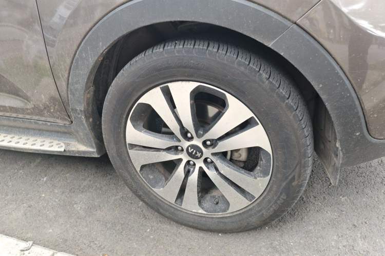 Used Kia Sportage R 2012 2.0L Automatic Two-Wheel Drive NAVI Right Front Wheel Hub