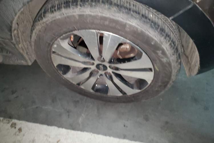 Used Kia Sportage R 2012 2.0L Automatic Two-Wheel Drive NAVI Right Front Wheel Hub