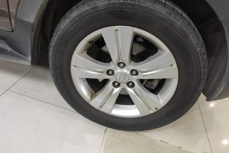 Used Kia Sportage R 2012 2.0L Automatic Two-Wheel Drive GLS Right Front Wheel Hub